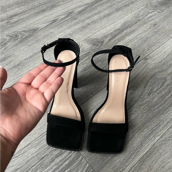 square toe non slip heels 🖤 - Picture 4 of 9